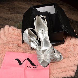 BNIB Nina Silver Peep Toe Heels